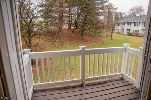 72 Junco Ct, Three Bridges, NJ 08887 photo 3