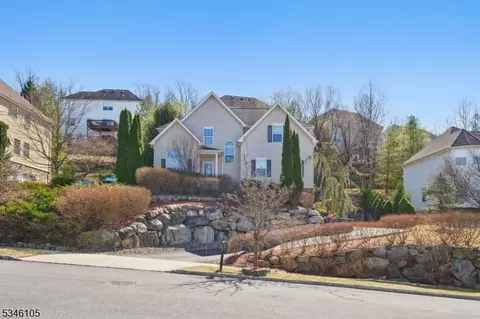 11 Butternut Ct, Hackettstown, NJ 07840