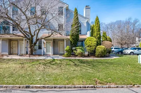 5204 Stonehedge Rd, Edison, NJ 08820