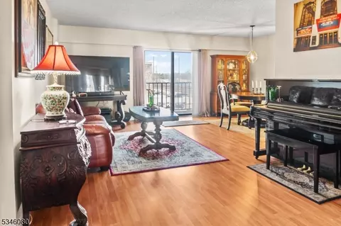 10 N Wood Ave #300, Linden, NJ 07036