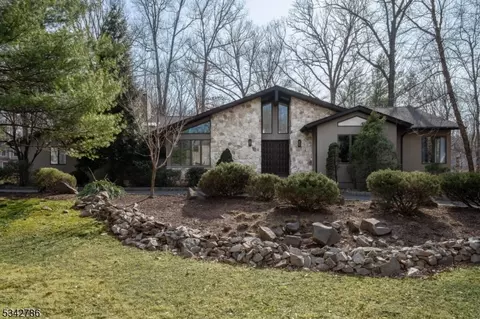 1 Firethorn Ct, Warren, NJ 07059