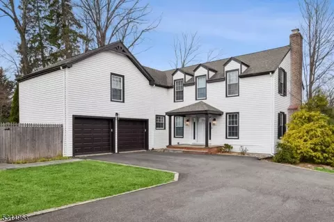 6 Tiffany Rd, Morristown, NJ 07960