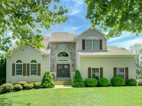 86 Fox Chase Ln, Ledgewood, NJ 07852