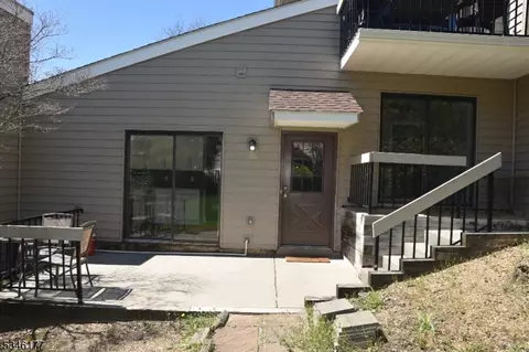 47 Overlook Dr, Clinton, NJ 08809