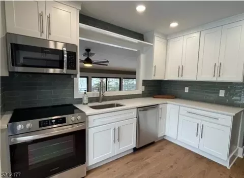 47 Overlook Dr, Clinton, NJ 08809 photo 2