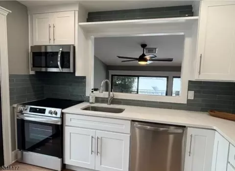 47 Overlook Dr, Clinton, NJ 08809 photo 3