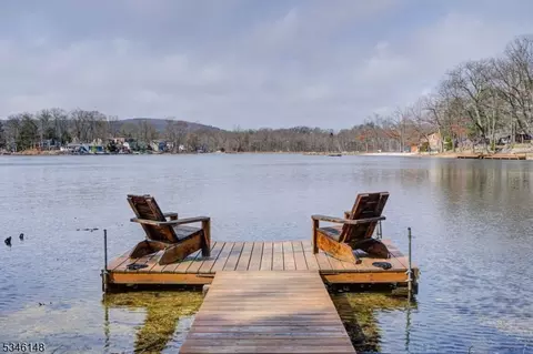 125 Wildwood Rd, Oak Ridge, NJ 07438