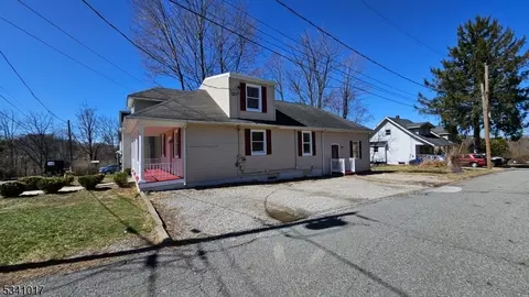14 Governor Haines St #1, Hamburg, NJ 07419