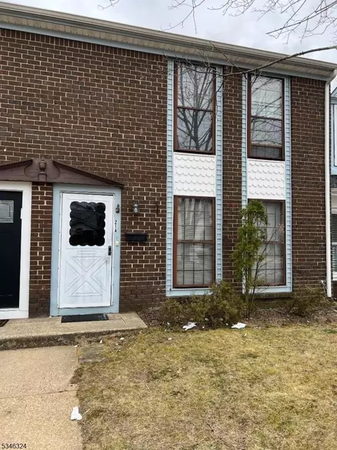 214 Williamsburg Ln, Lakewood, NJ 08701