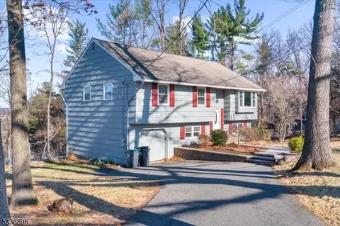 2131 New Village Rd, Stewartsville, NJ 08886