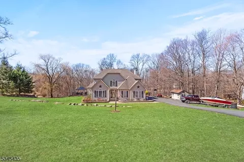 5 Stonehedge Ln, Byram Twp, NJ 07821