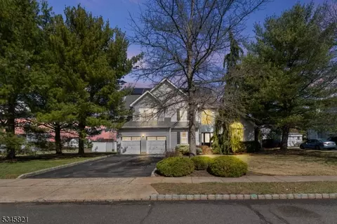 19 Meadow Hills Dr, Somerset, NJ 08873