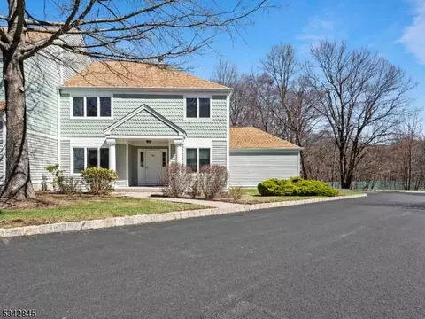 30 Beacon Hl, Sparta, NJ 07871