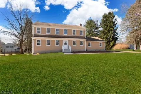 6 Powder Mill Rd, Long Valley, NJ 07853