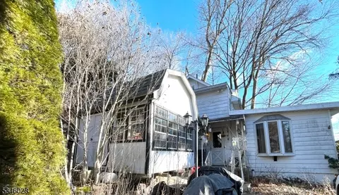 7 Walton Pl, Stanhope, NJ 07874