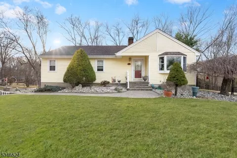 1 Whitewood Ln, Oak Ridge, NJ 07438