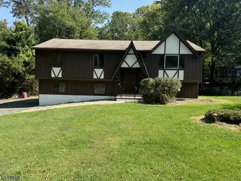 9 Hunters Ln, Byram Twp, NJ 07821
