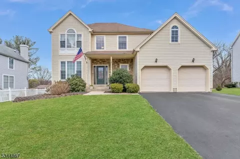 60 Kyle Dr, Phillipsburg, NJ 08865