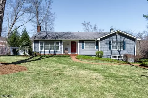 13 Hilltop Cir, Mendham Twp, NJ 07945