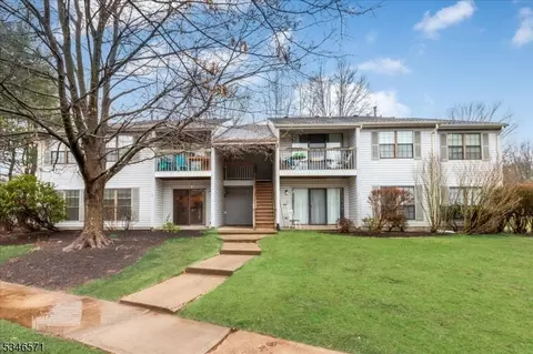 3 Crabapple Ln, Franklin Park, NJ 08823