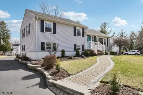 15 Emerson Dr, Whippany, NJ 07981