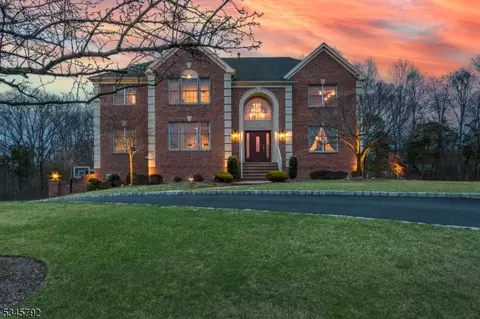 8 Alana Ct, Warren, NJ 07059