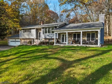 825 Brass Castle Rd, Belvidere, NJ 07823
