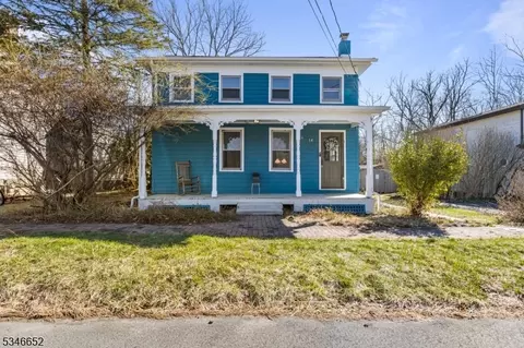 14 Adams St, Belvidere, NJ 07823