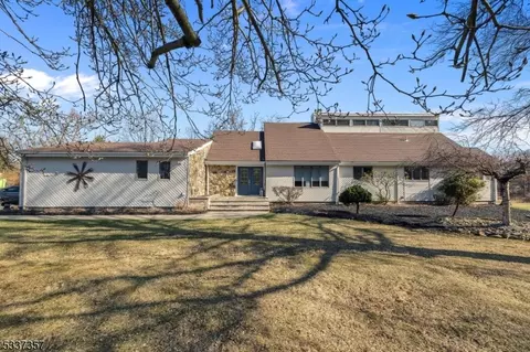 34 Jackie Dr, Hackettstown, NJ 07840