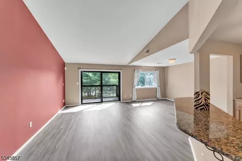135 Drake Ln, Ledgewood, NJ 07852