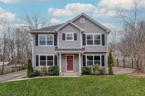 32 Northfield Rd, Millington, NJ 07946