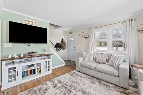 30 C St, Middlesex, NJ 08846 photo 4