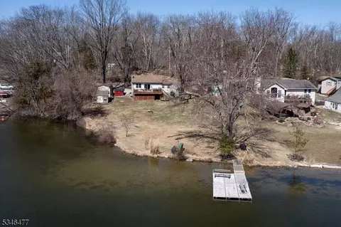 15 Park Ter, Green Twp, NJ 07821