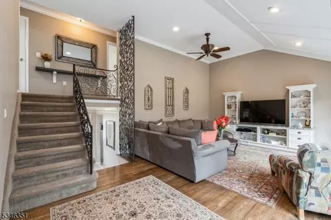 7 Melanie Ln, Wayne, NJ 07470 photo 19
