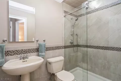 7 Melanie Ln, Wayne, NJ 07470 photo 28