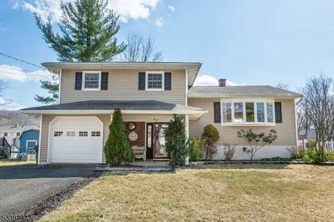 12 Brewster Pl, Flanders, NJ 07836