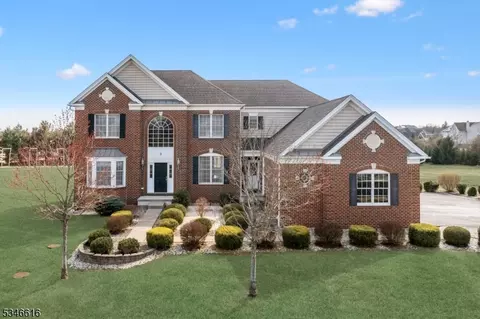 3 Heitz Ln, Hillsborough, NJ 08844