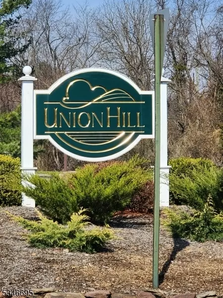 55 Sam Bonnell Dr, Clinton, NJ 08809