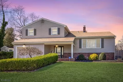 40 Winston Dr, Somerset, NJ 08873