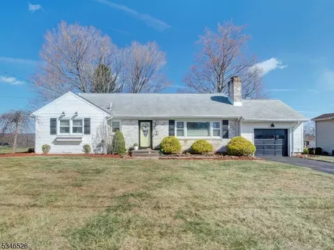 5 Golf Ln, Succasunna, NJ 07876