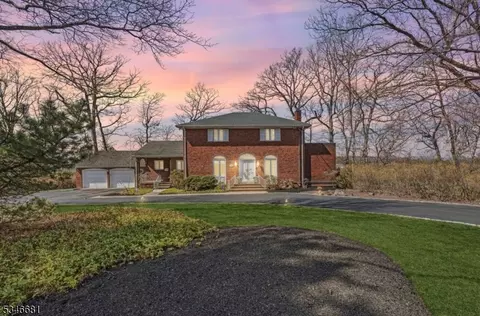 324 Crestmont Rd, Cedar Grove, NJ 07009
