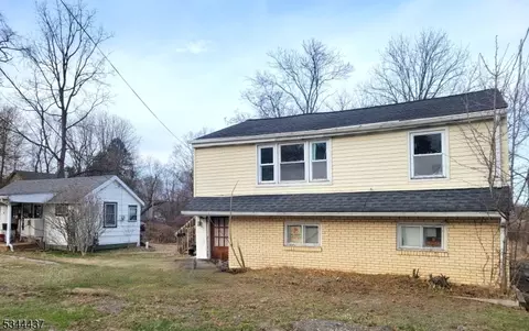75 Trinity St, Newton, NJ 07860