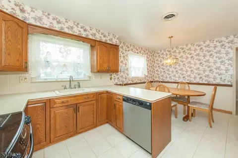 32 Sears Pl, Wayne, NJ 07470 photo 5