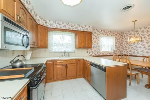 32 Sears Pl, Wayne, NJ 07470 photo 3