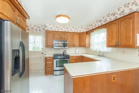 32 Sears Pl, Wayne, NJ 07470 photo 2