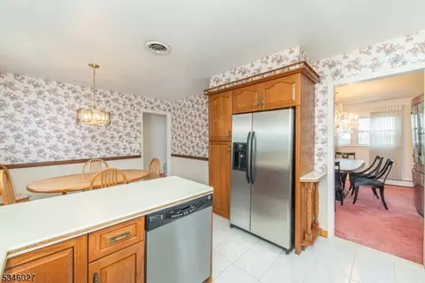 32 Sears Pl, Wayne, NJ 07470 photo 4