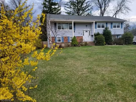 9 Lombard Dr, West Caldwell, NJ 07006