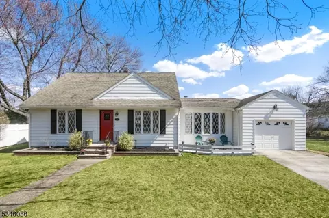 15 Arcadia Ct, Bloomfield, NJ 07003