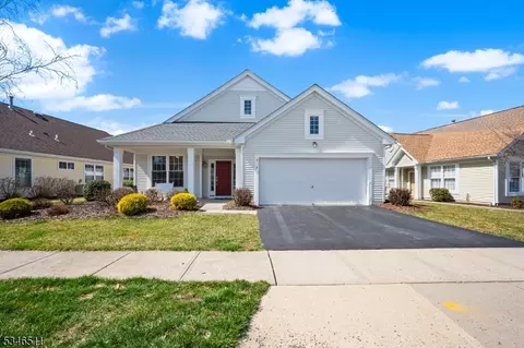 7 Ascot Dr, Belvidere, NJ 07823