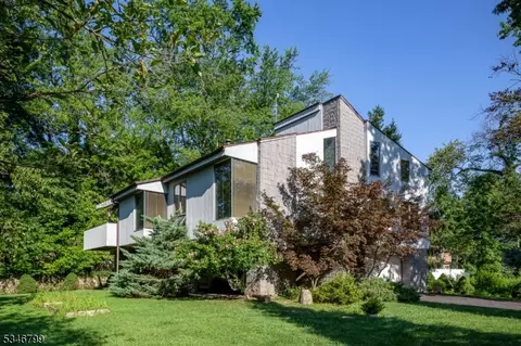 17 Sycamore Ave, Hillsdale, NJ 07642